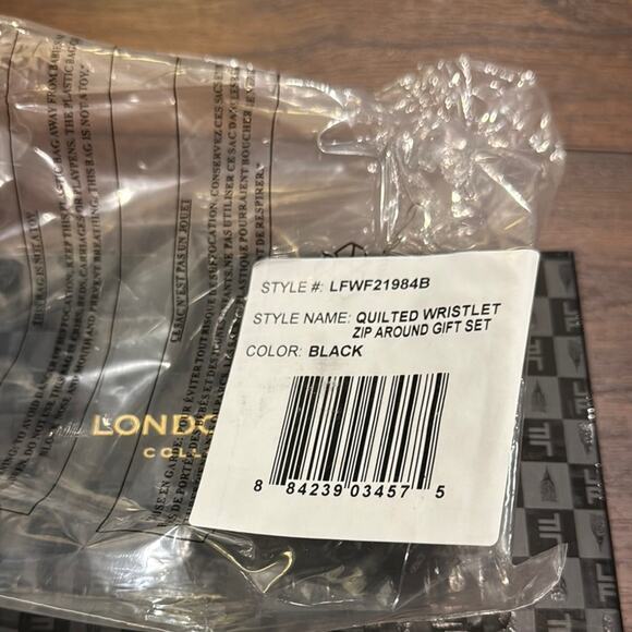 London Fog Zip Around Quilted Wristlet Black Wallet. - Picture 3 of 9